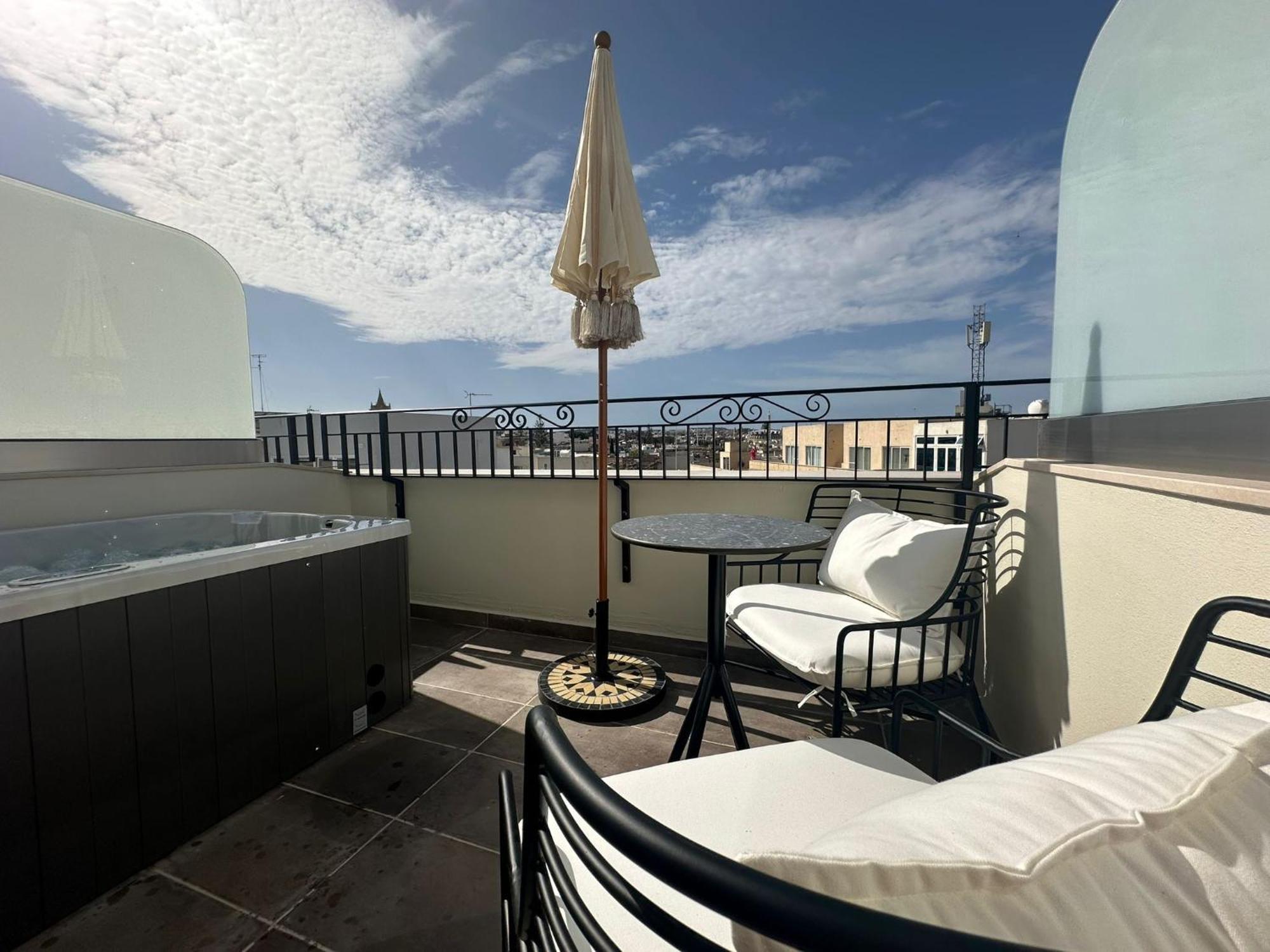 Royale Sainte Helene Boutique Hotel Биркиркара Екстериор снимка