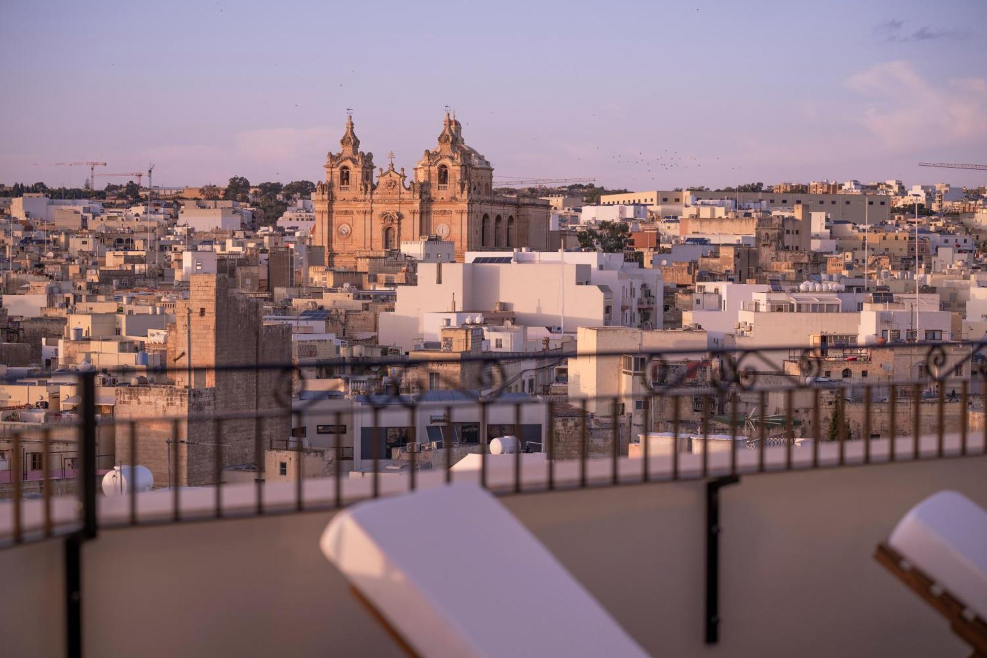 Royale Sainte Helene Boutique Hotel Биркиркара Екстериор снимка
