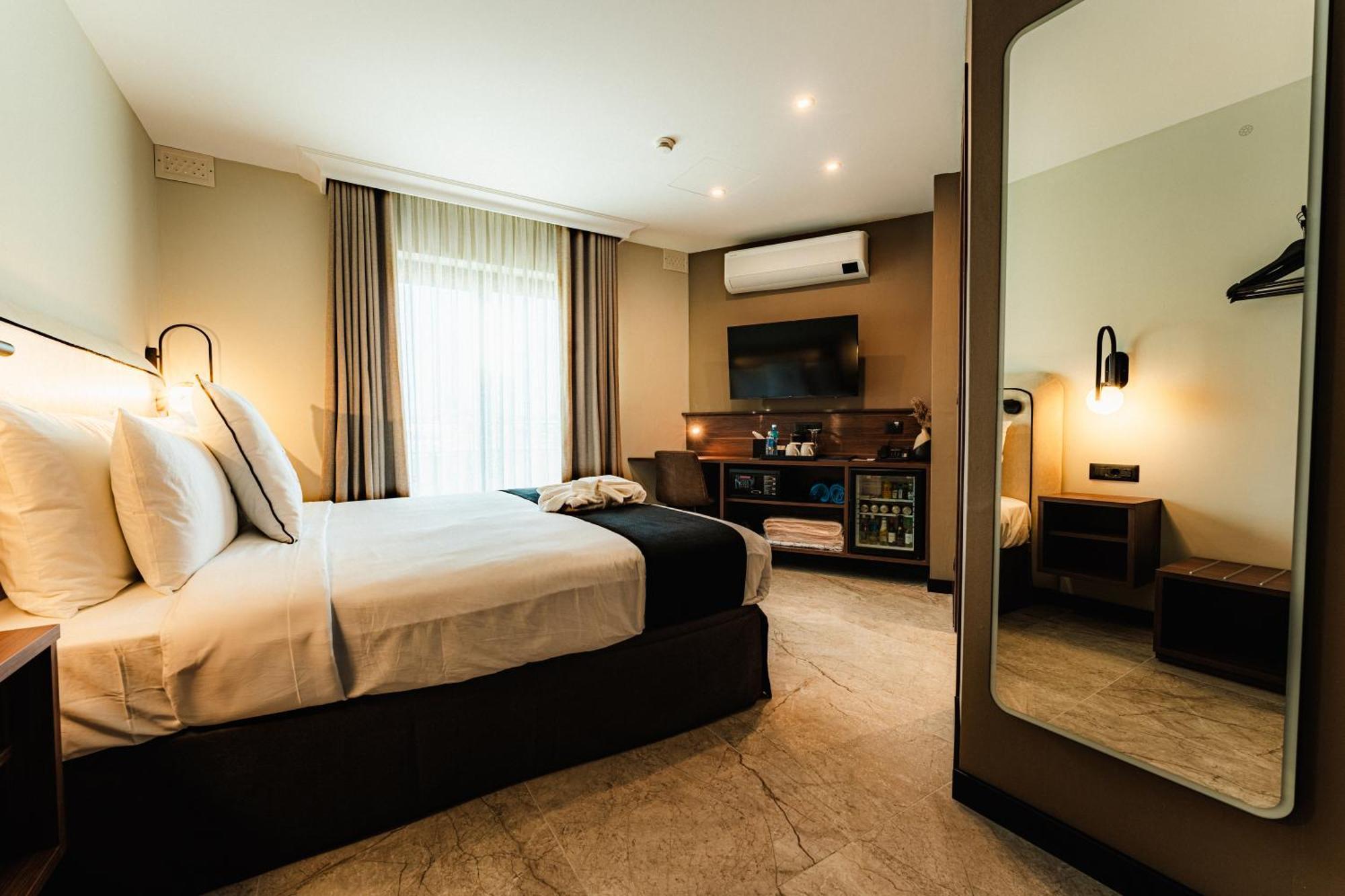 Royale Sainte Helene Boutique Hotel Биркиркара Екстериор снимка