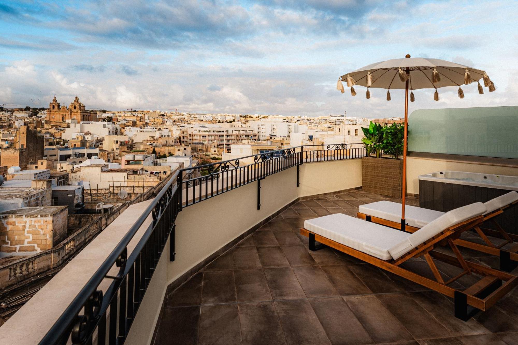 Royale Sainte Helene Boutique Hotel Биркиркара Екстериор снимка