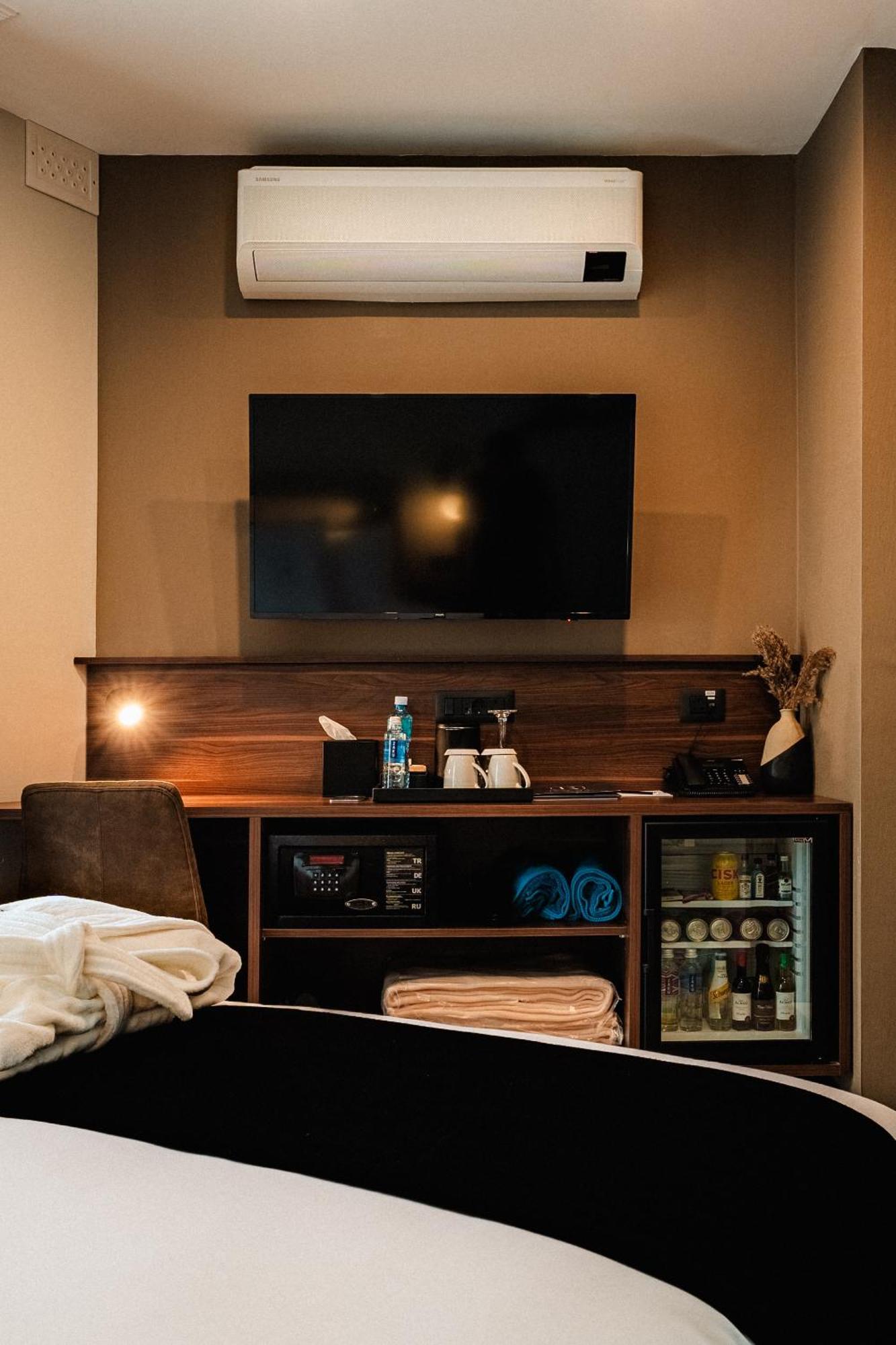Royale Sainte Helene Boutique Hotel Биркиркара Екстериор снимка