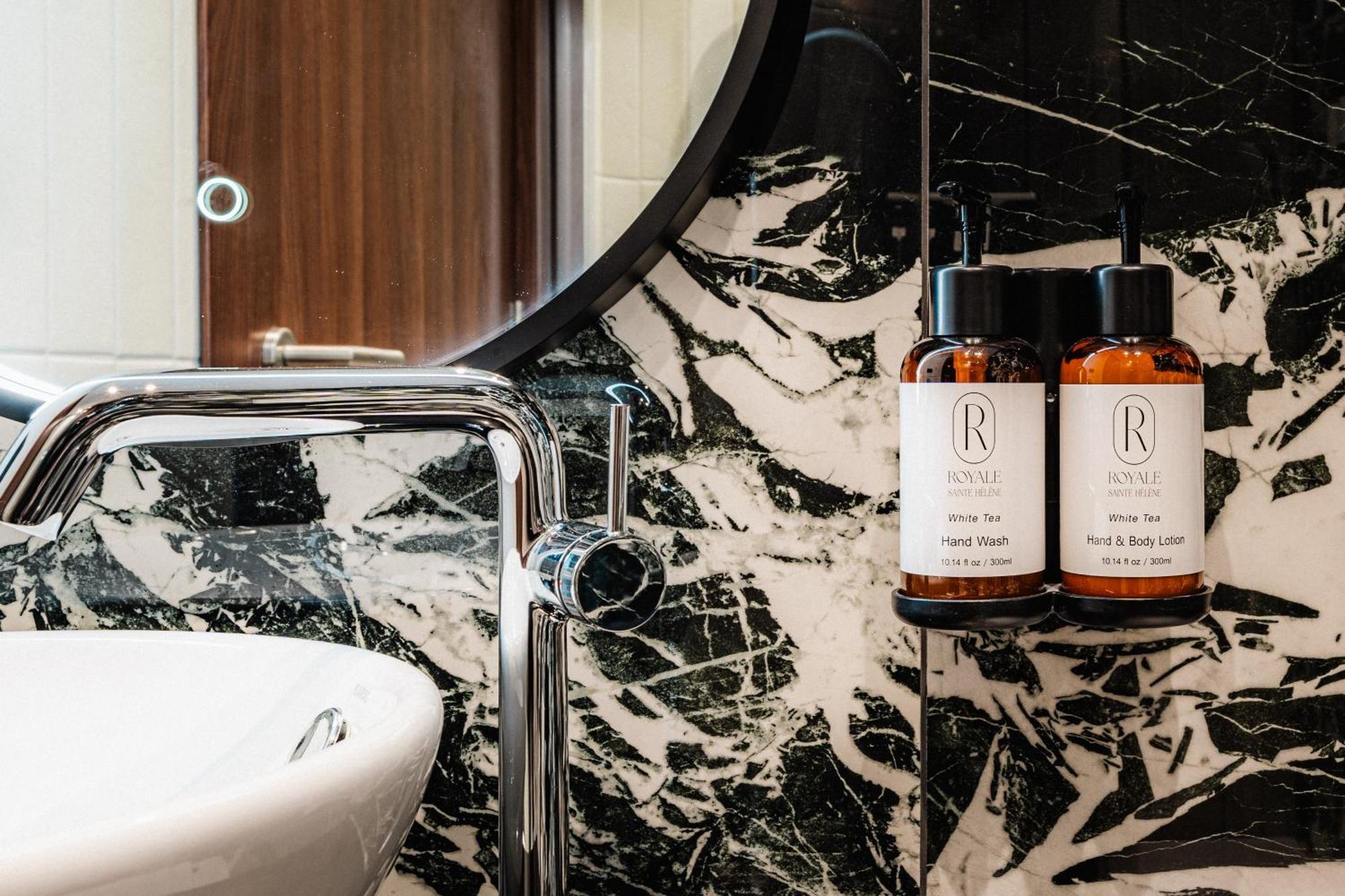 Royale Sainte Helene Boutique Hotel Биркиркара Екстериор снимка