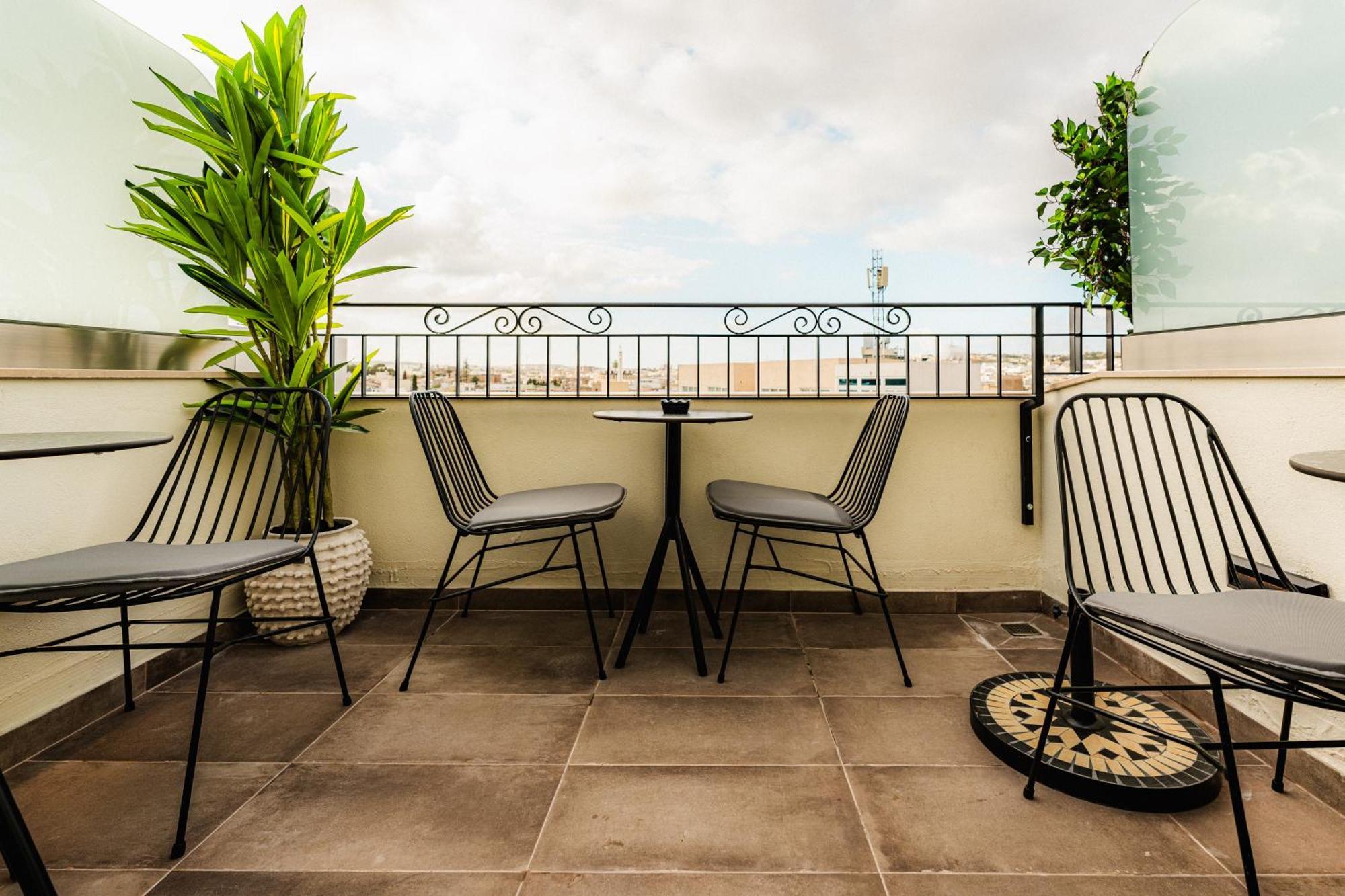 Royale Sainte Helene Boutique Hotel Биркиркара Екстериор снимка