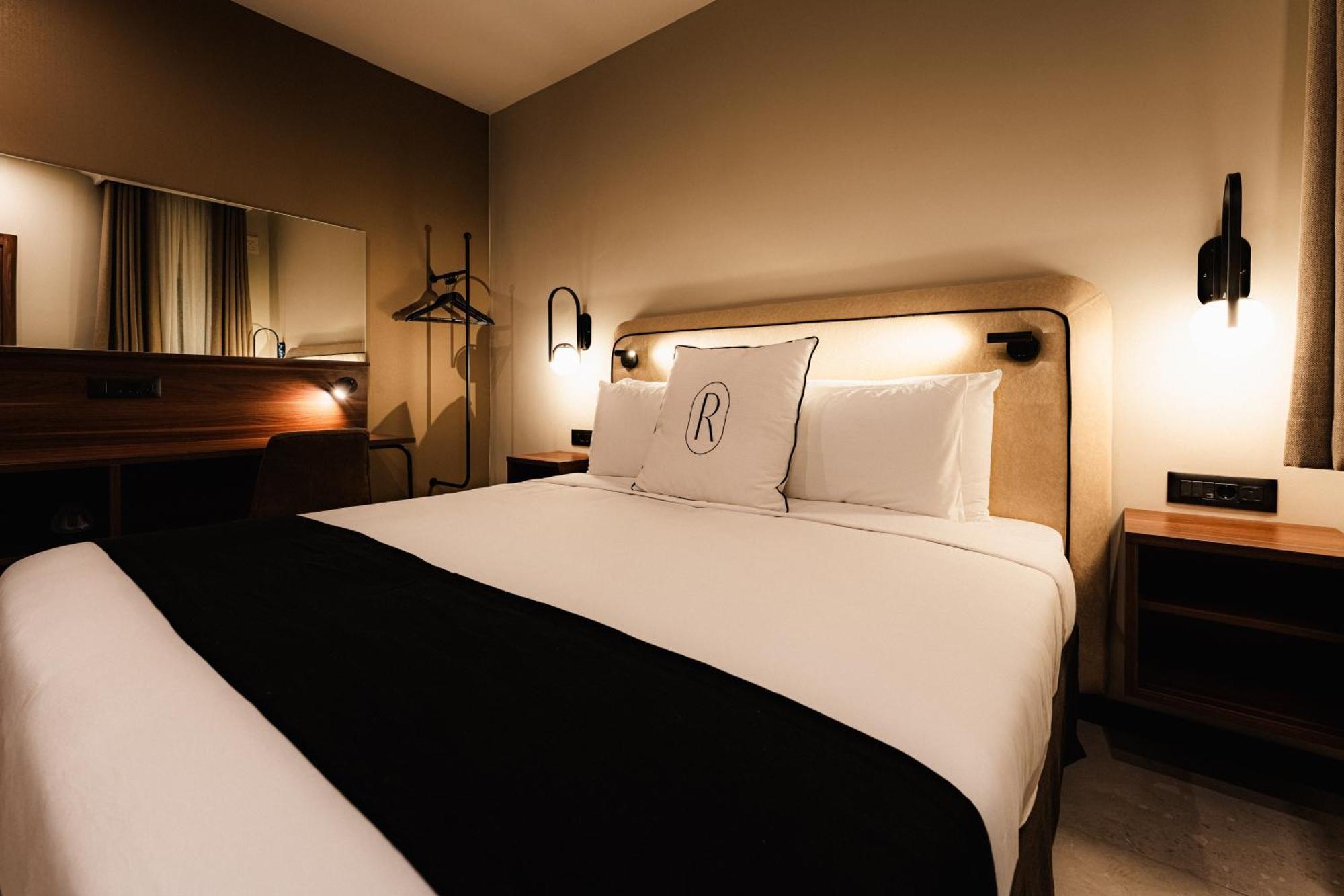 Royale Sainte Helene Boutique Hotel Биркиркара Екстериор снимка